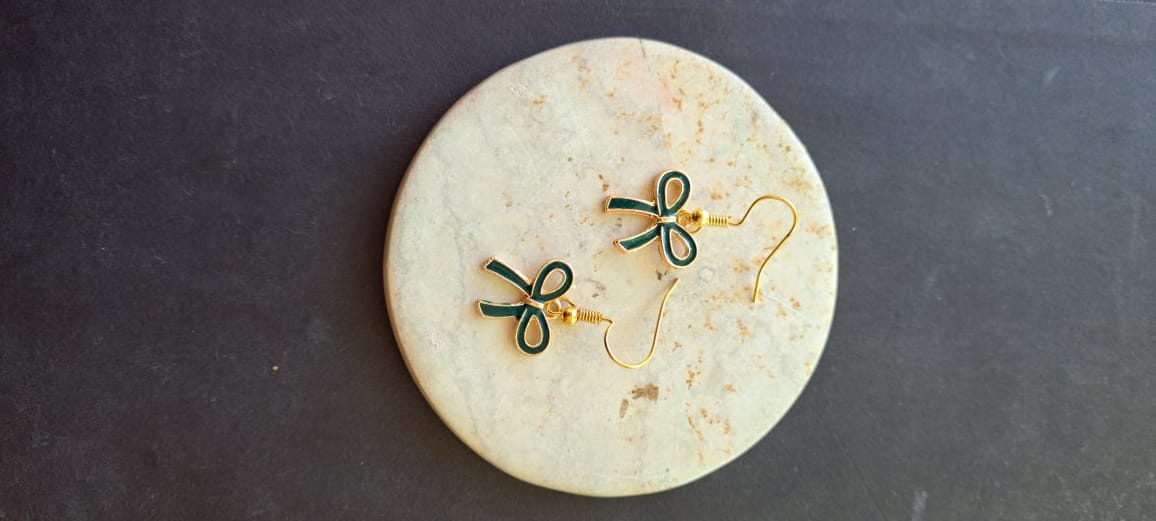 Gold bow earrings