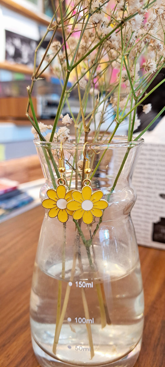 Flat Daisy earrings